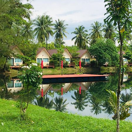 Готель Khao Lak Golden Coconut Екстер'єр фото