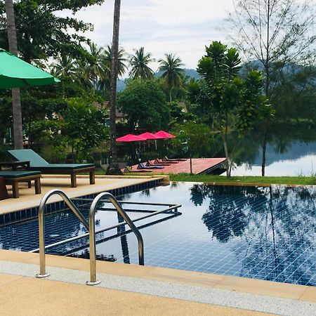 Готель Khao Lak Golden Coconut Екстер'єр фото