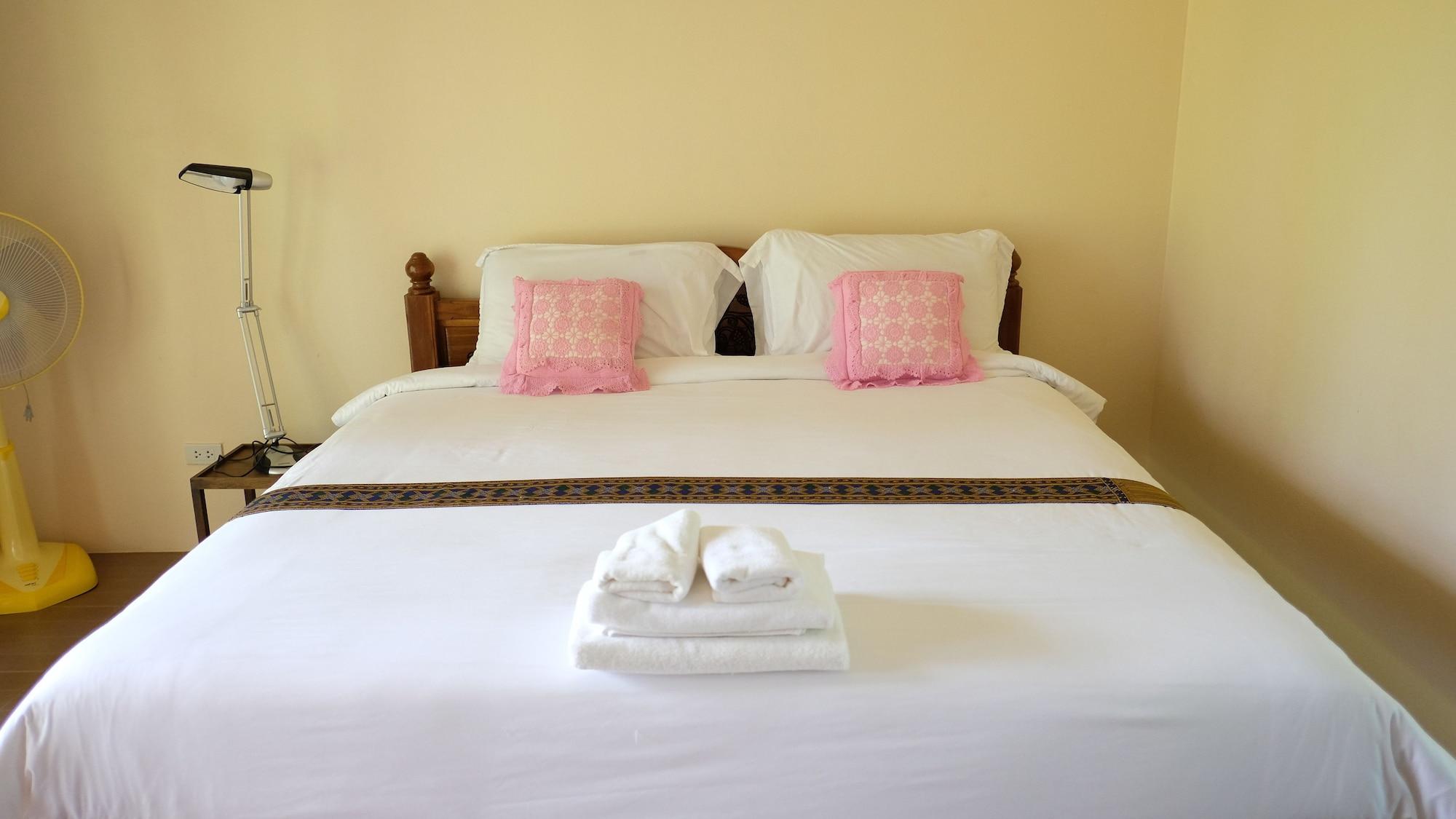 Готель Khao Lak Golden Coconut Екстер'єр фото