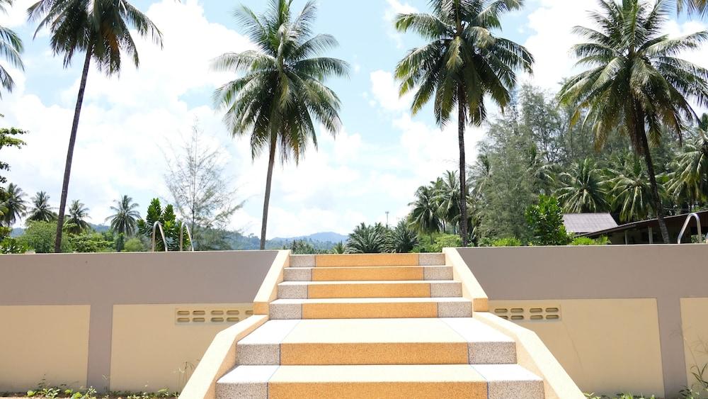 Готель Khao Lak Golden Coconut Екстер'єр фото
