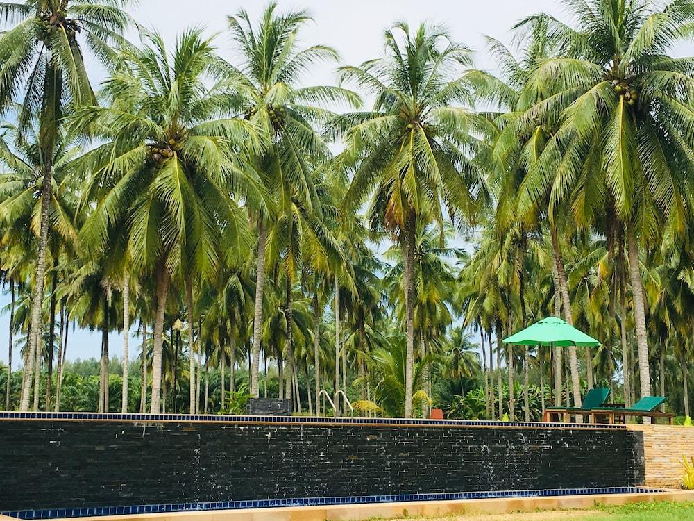 Готель Khao Lak Golden Coconut Екстер'єр фото
