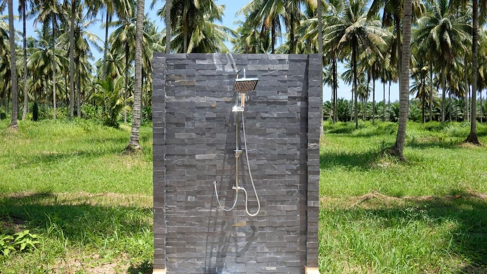 Готель Khao Lak Golden Coconut Екстер'єр фото
