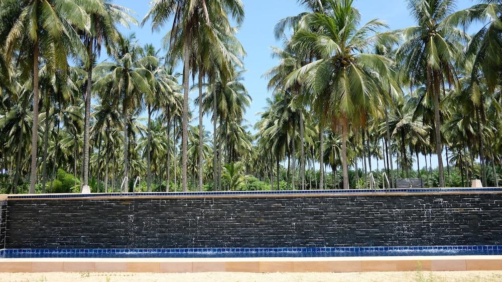 Готель Khao Lak Golden Coconut Екстер'єр фото