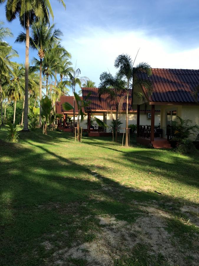 Готель Khao Lak Golden Coconut Екстер'єр фото