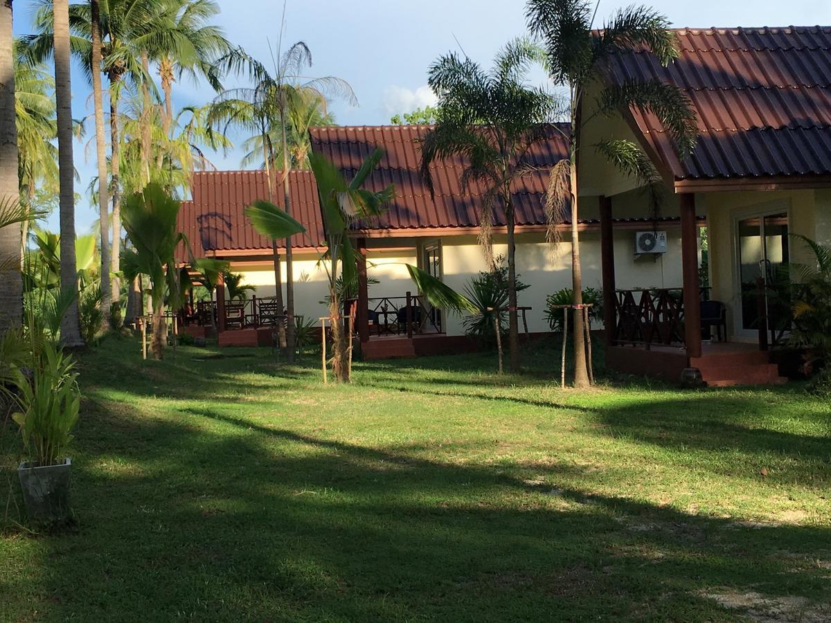 Готель Khao Lak Golden Coconut Екстер'єр фото