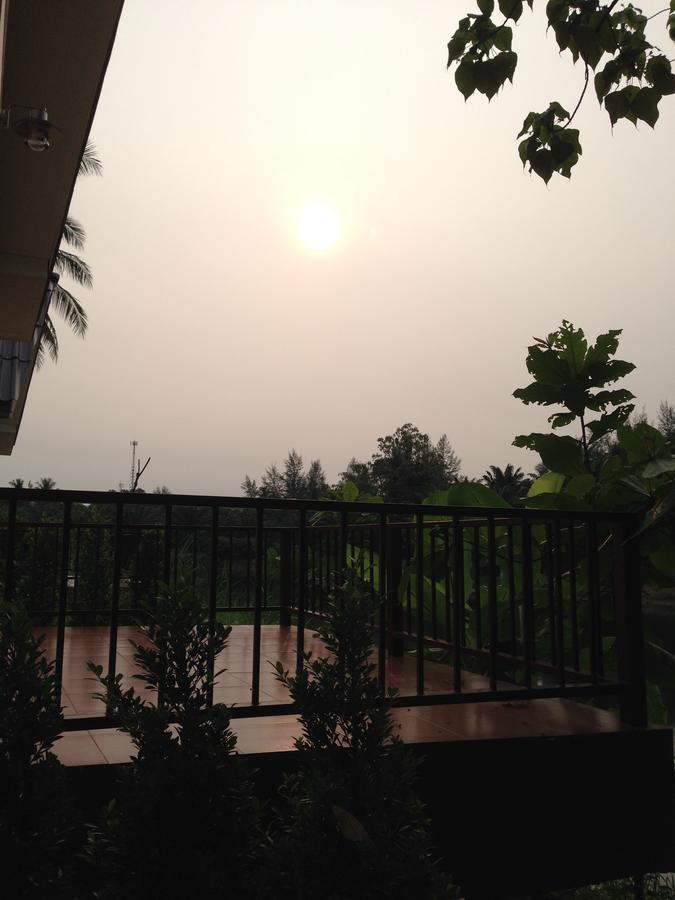Готель Khao Lak Golden Coconut Екстер'єр фото