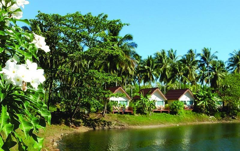 Готель Khao Lak Golden Coconut Екстер'єр фото