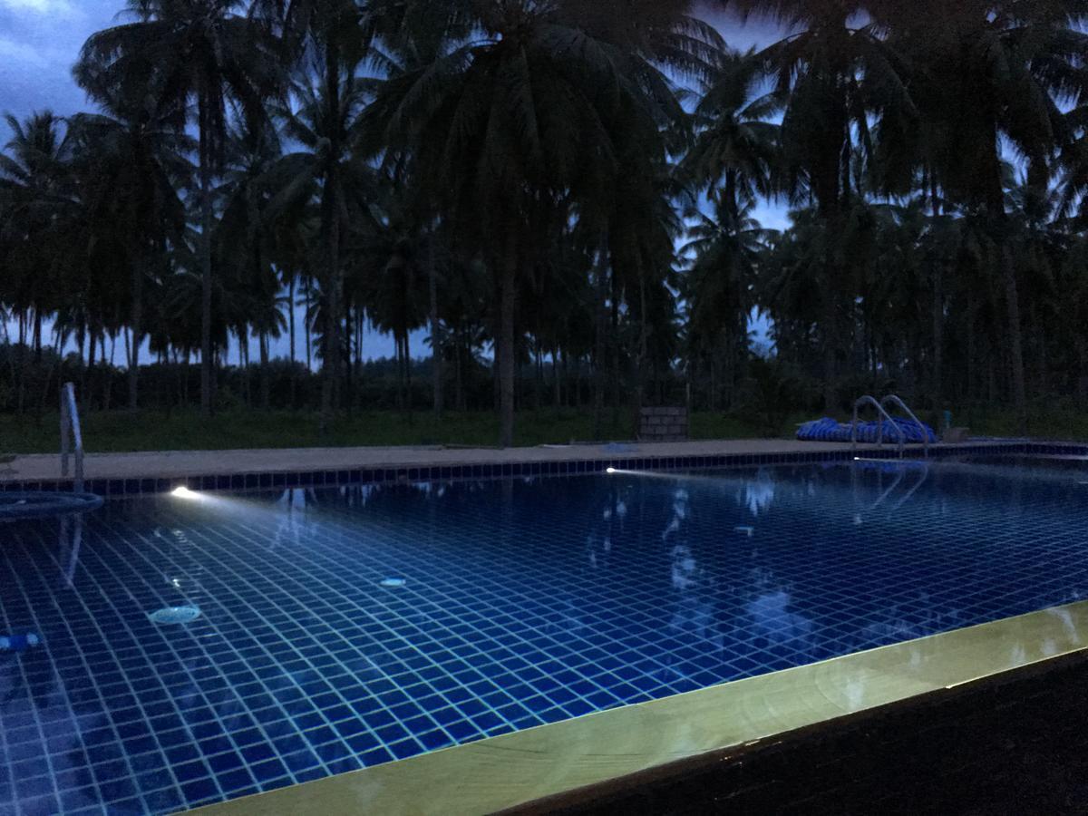 Готель Khao Lak Golden Coconut Екстер'єр фото