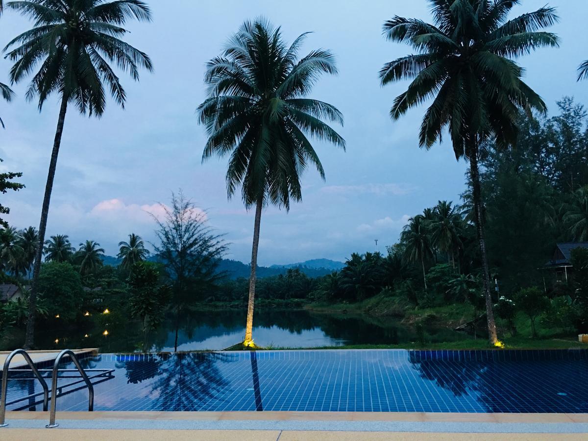 Готель Khao Lak Golden Coconut Екстер'єр фото