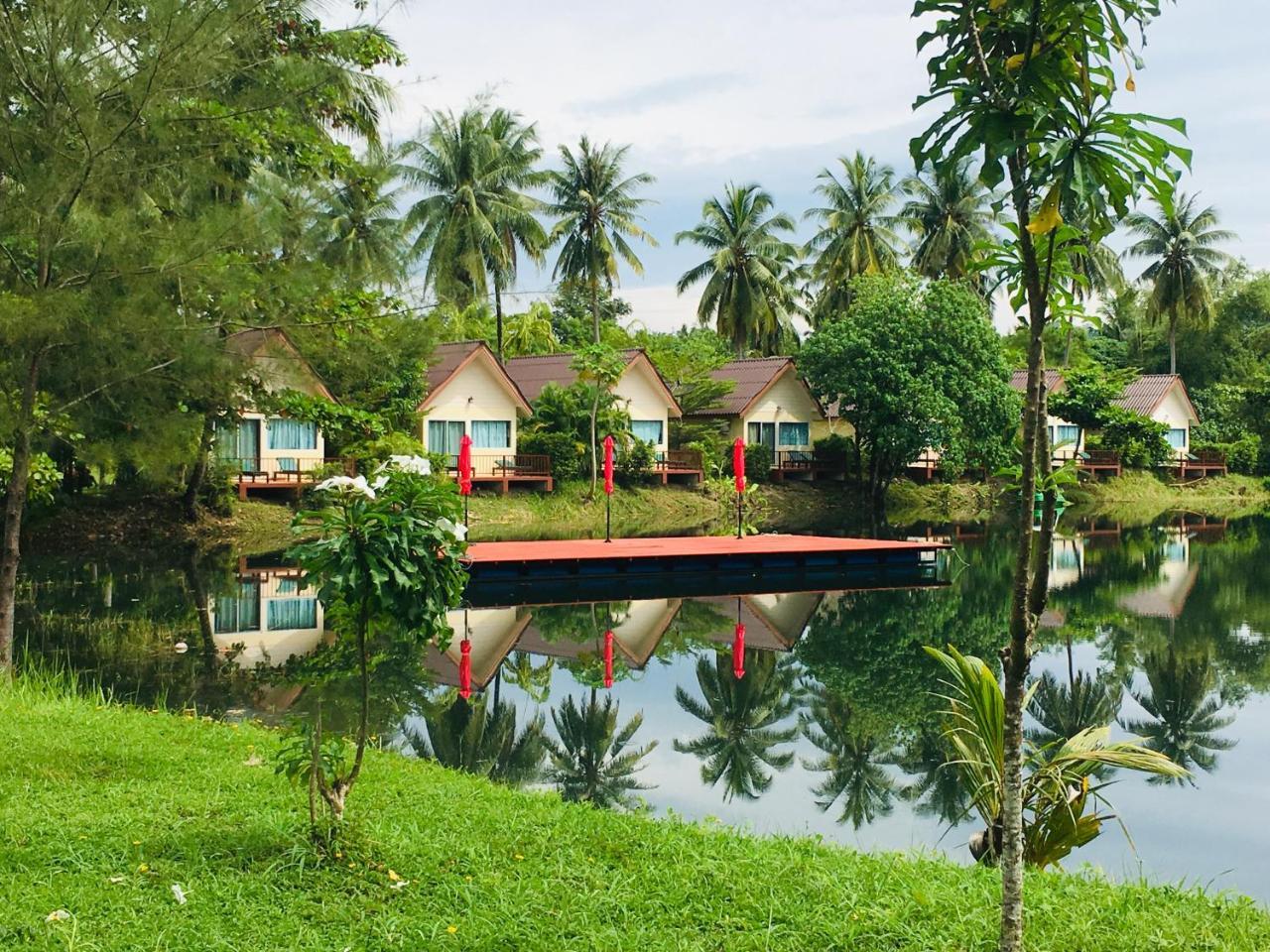 Готель Khao Lak Golden Coconut Екстер'єр фото