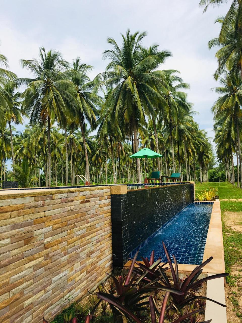 Готель Khao Lak Golden Coconut Екстер'єр фото