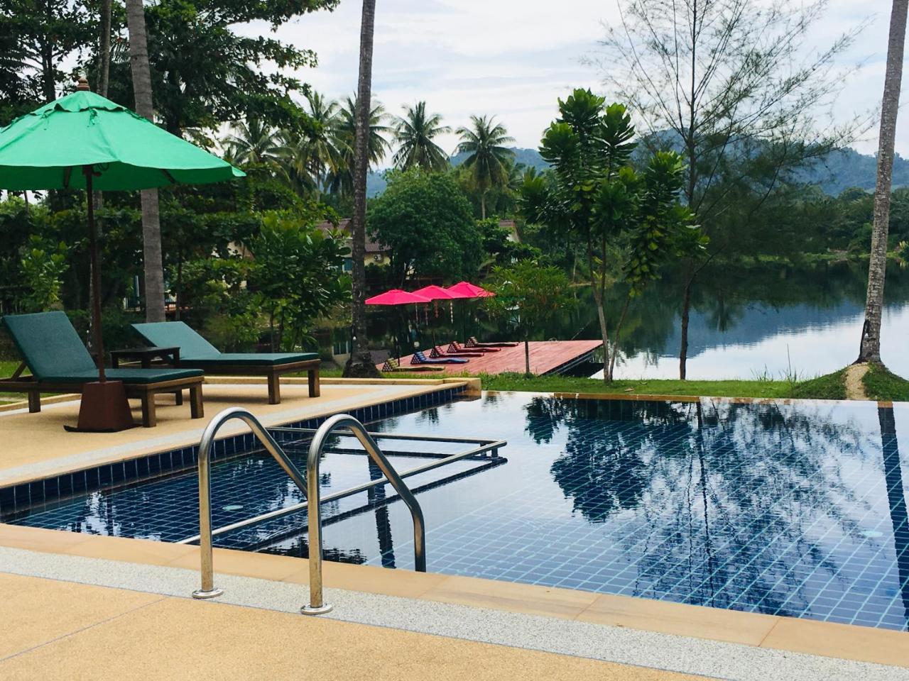 Готель Khao Lak Golden Coconut Екстер'єр фото