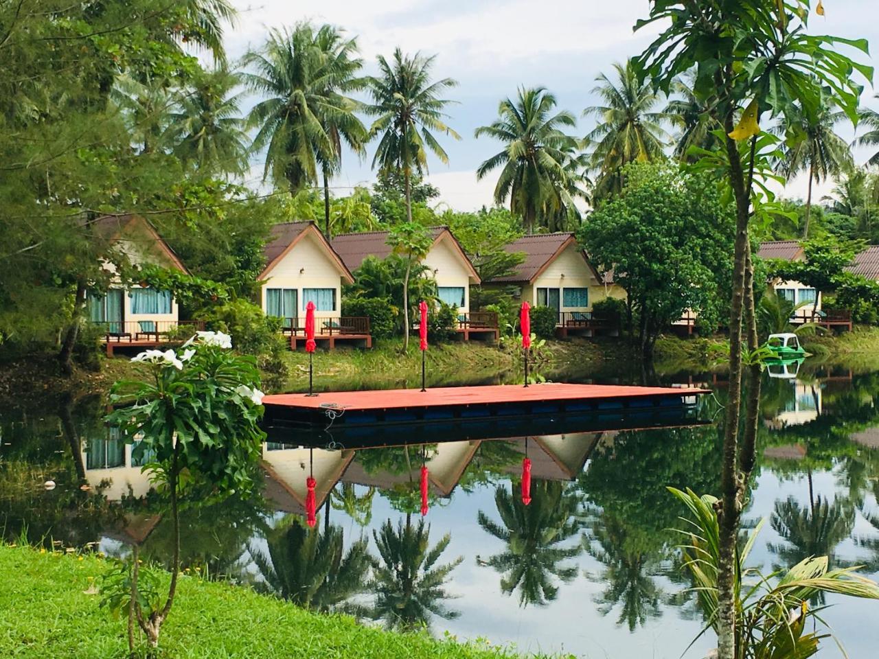 Готель Khao Lak Golden Coconut Екстер'єр фото